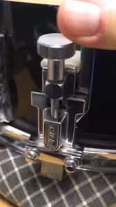 Defekte Abhebung ausgebaut, gereinigt, repariert